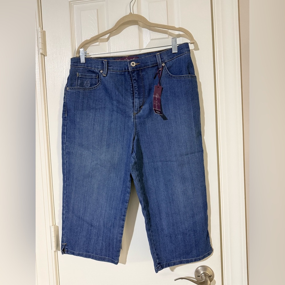 Gloria Vanderbilt Classic Blue denim capri jeans